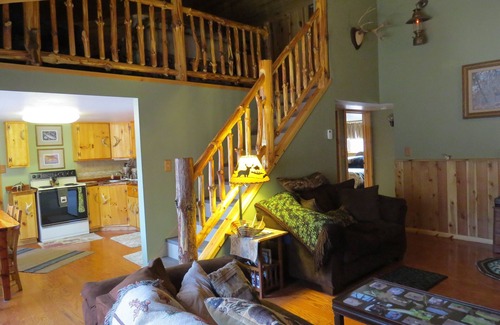 Sextonville Kabine | Bear Valley Outdoor Inn ist eine "Oase für Wildtiere."