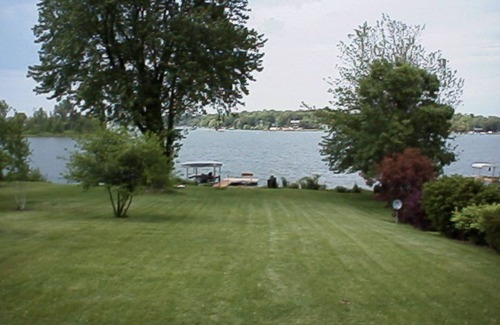 Lake Ripley Haus | Bears Den: Year-round Comfortable 4-bdrm house on Lake Ripley in Cambridge WI