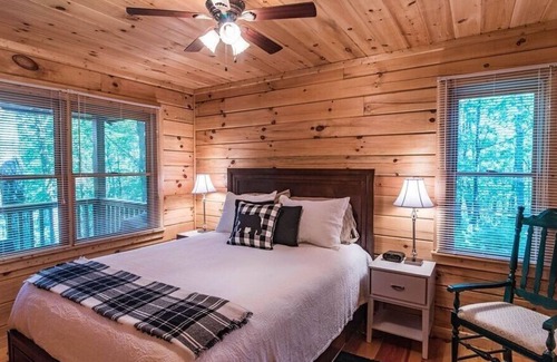 Cherry Log Kabine | "Beary Irresistable" BRAND NEW Whirlpool, Doppeldecker, Ess- / Wohnbereich im Freien