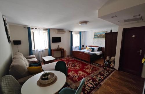 Old Town Haus | Beatrix Suites