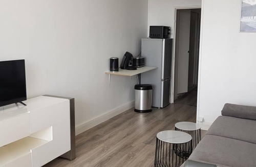 Quartier de la Chapelle Wohnung | Beau studio rénové 30m2 balcon vue Paris+parking