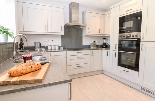 Bourton Hütte | BEAU’S HOUSE, pet friendly, with a garden in Bourton-On-The-Water