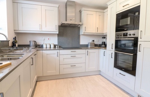 Bourton Hütte | BEAU’S HOUSE, pet friendly, with a garden in Bourton-On-The-Water