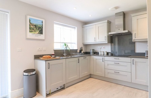 Bourton Hütte | BEAU’S HOUSE, pet friendly, with a garden in Bourton-On-The-Water