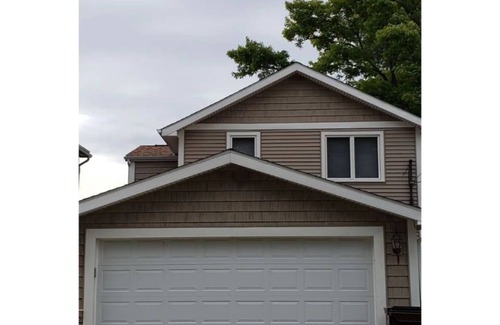 Haslett Haus | Beautiful 4Br 4Ba lake home with private waterfront