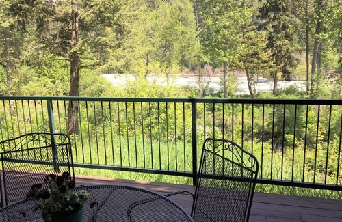 Bigfork Eigentumswohnung | Schöne 1-Zimmer-Eigentumswohnung am Swan River in der Innenstadt von Bigfork