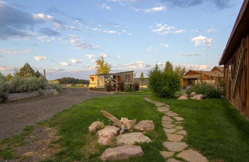 Panguitch Haus | Beautiful 1 BR "Barn" Cabin - Perfect for Small Families