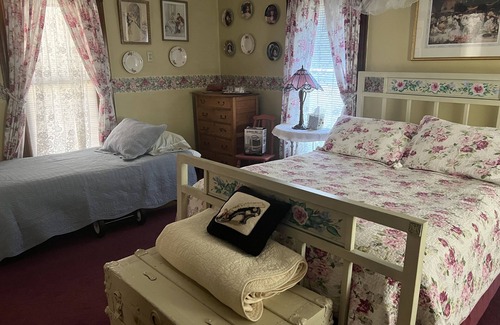 Raton Bed & Breakfast | Beautiful 1894 B&B. Sleeps up to 20. Contact for whole property!