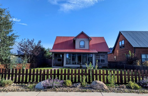 Gunnison Haus | Beautiful 2,000 sq. ft. home in town in Gunnison, Colorado!