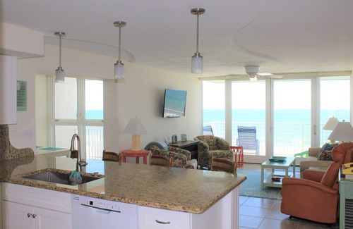 New Smyrna Beach Eigentumswohnung | Beste Zeit des Jahres! Oktober SPECIAL-DIRECT OCEANFRONT 2/2 Eigentumswohnung, No Drive Beach