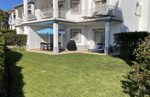 Almancil Wohnung | Luxusunterkünfte, Garten, Palmengesäumter Pool, kostenloses Highspeed-WLAN