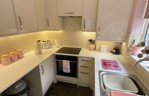 Canvey Island Hütte | Beautiful 2-Bed Bungalow in Canvey Island