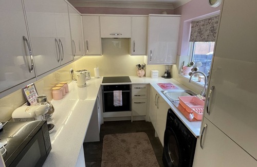 Canvey Island Hütte | Beautiful 2-Bed Bungalow in Canvey Island