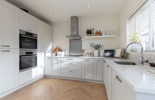 Leckhampton Haus | Beautiful 2-Bed Home in Leckhampton