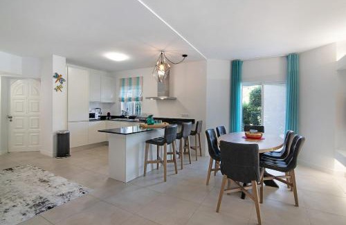 Almancil Wohnung | Beautiful 2 Bedroom Self Catering Apartment with Private Pool and Garden in the Encosta do Lago Resort in Quinta do Lago