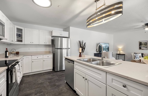 Kellogg Eigentumswohnung | Beautiful 2-bedroom condo centrally located in Kellogg with a porch.