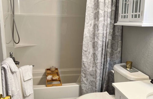 Jackson Haus | Beautiful 2 BR suite in the center of downtown Jackson.