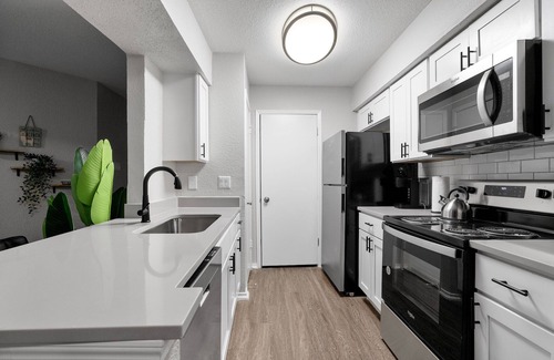 University Hills and Windsor Park Wohnung | Beautiful 2BD/2BA in University Hills 7064