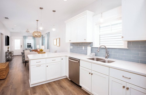 Mexico Beach Haus | Beautiful, 2BR/2BA-beachside coastal cottage house, steps to the beach