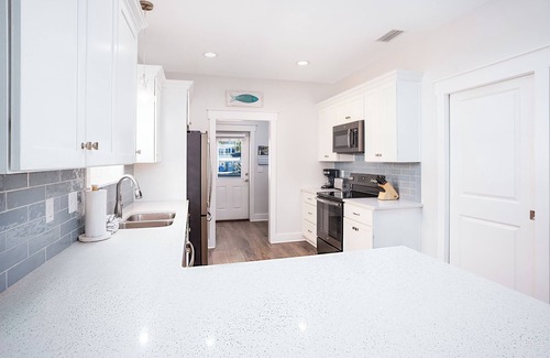 Mexico Beach Haus | Beautiful, 2BR/2BA-beachside coastal cottage house, steps to the beach