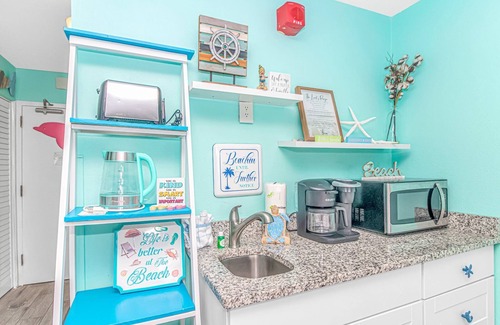 Myrtle Beach Eigentumswohnung | Beautiful 2nd Floor Oceanfront Studio w/King Bed! Landmark 229