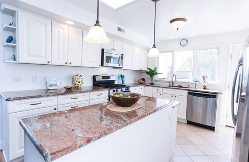 Village Green Haus | Schönes, offenes Strandhaus mit 3 Schlafzimmern und 2 Bädern