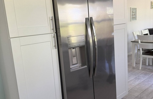 Bath Haus | Beautiful 3-bedroom house close to MSU and Downtown Lansing