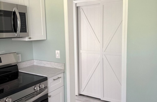 Bath Haus | Beautiful 3-bedroom house close to MSU and Downtown Lansing