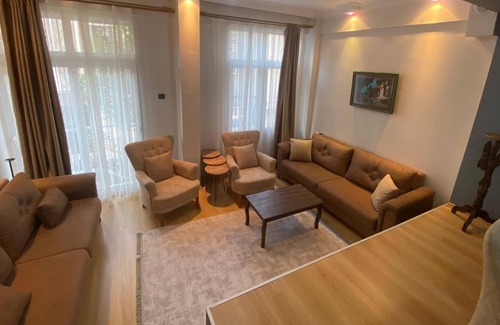 Kusadasi City Centre Haus | Beautiful 3-Bedroom House with Sea view and Garden