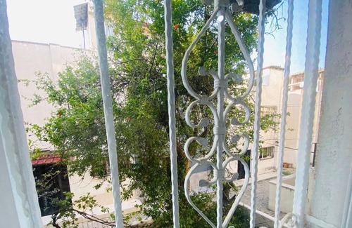 Kusadasi City Centre Haus | Beautiful 3-Bedroom House with Sea view and Garden