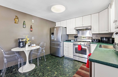 Waltham Wohnung | Beautiful 3BD/1BA apartment W Parking 6637