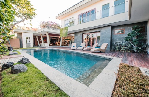 Nakula Villa | Beautiful 3BR Villa W/Private Pool! 3Min Drive To Eat Street!