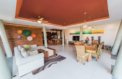 Nakula Villa | Beautiful 3BR Villa W/Private Pool! 3Min Drive To Eat Street!