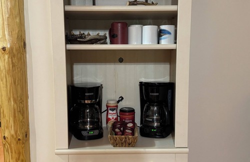 Barryton Haus | Beautiful 4-BD 9 bed house with heated in-ground pool, and fiber internet