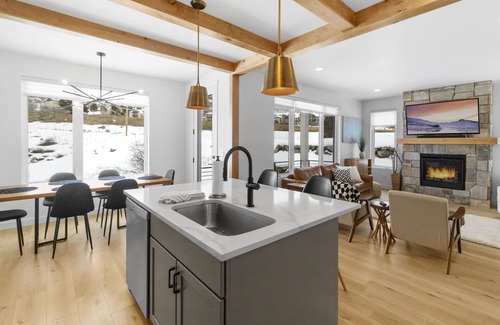 Deer Mountain Haus | Beautiful 4-Bedroom Home with Kids Corner, Two Living Areas & More!