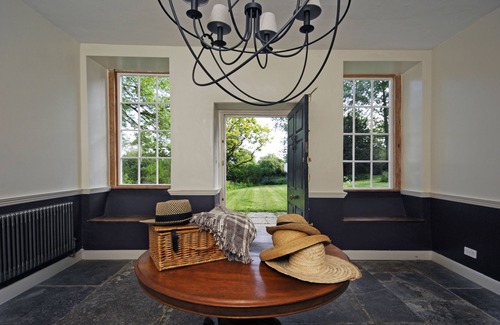 East Horrington Haus | Beautiful 7 bedroom house hottub wifi