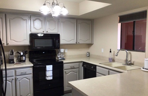 Paradise Valley Village Eigentumswohnung | Beautiful Anasazi Village Condo. Close to Restaurants, Shopping and Golf.