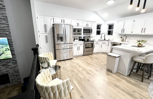 Olathe Haus | Beautiful and comfortable home 25 minutes from Kansas City downtown