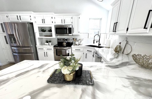 Olathe Haus | Beautiful and comfortable home 25 minutes from Kansas City downtown