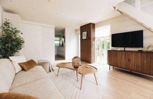 Bruinisse Hütte | Beautiful and cozy Holiday home Yesmi, close to amenities