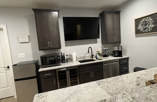 Cape Saint Claire Wohnung | Beautiful Annapolis 3 Bedroom Basement Apartment, Super Clean, Super Spacious !!