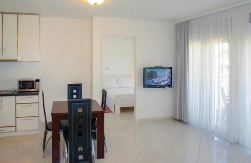 Rozino Wohnung | Beautiful apartment in Budva with 2 Bedrooms, WiFi and Outdoor swimming pool