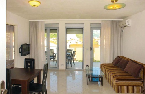 Rozino Wohnung | Beautiful apartment in Budva with 2 Bedrooms, WiFi and Outdoor swimming pool
