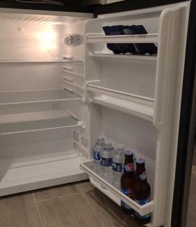 Lower Central NE Wohnung | Beautiful Basement Suite & Outdoor Oasis