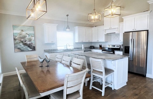 Golden Meadow Haus | Beautiful Bay Views at The Anchor Holds