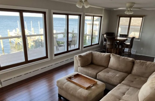 Babylon Haus | BEAUTIFUL BAYFRONT SUITE OVERLOOKING THE GREAT SOUTH BAY!!!