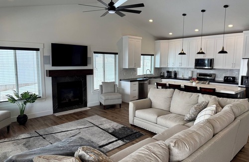 Sweetwater Haus | Beautiful Bear Lake Getaway!!!