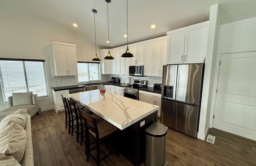 Sweetwater Haus | Beautiful Bear Lake Getaway!!!