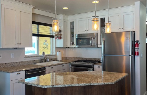 St. Charles Haus | Beautiful Bear Lake House, with big grassy yard, 4 mins to North Beach.