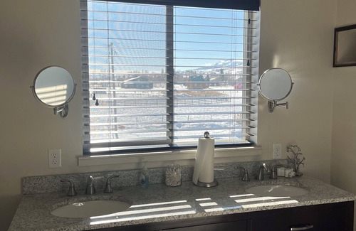 St. Charles Haus | Beautiful Bear Lake House, with big grassy yard, 4 mins to North Beach.